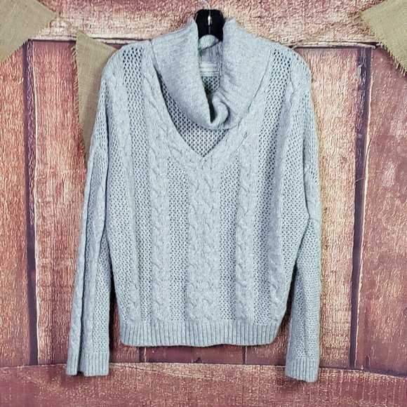 LIKE NEW URBAN OUTFITTERS V NECK COLLAR CUT OUT GREY KNIT SWEATER - Picture 3 of 6